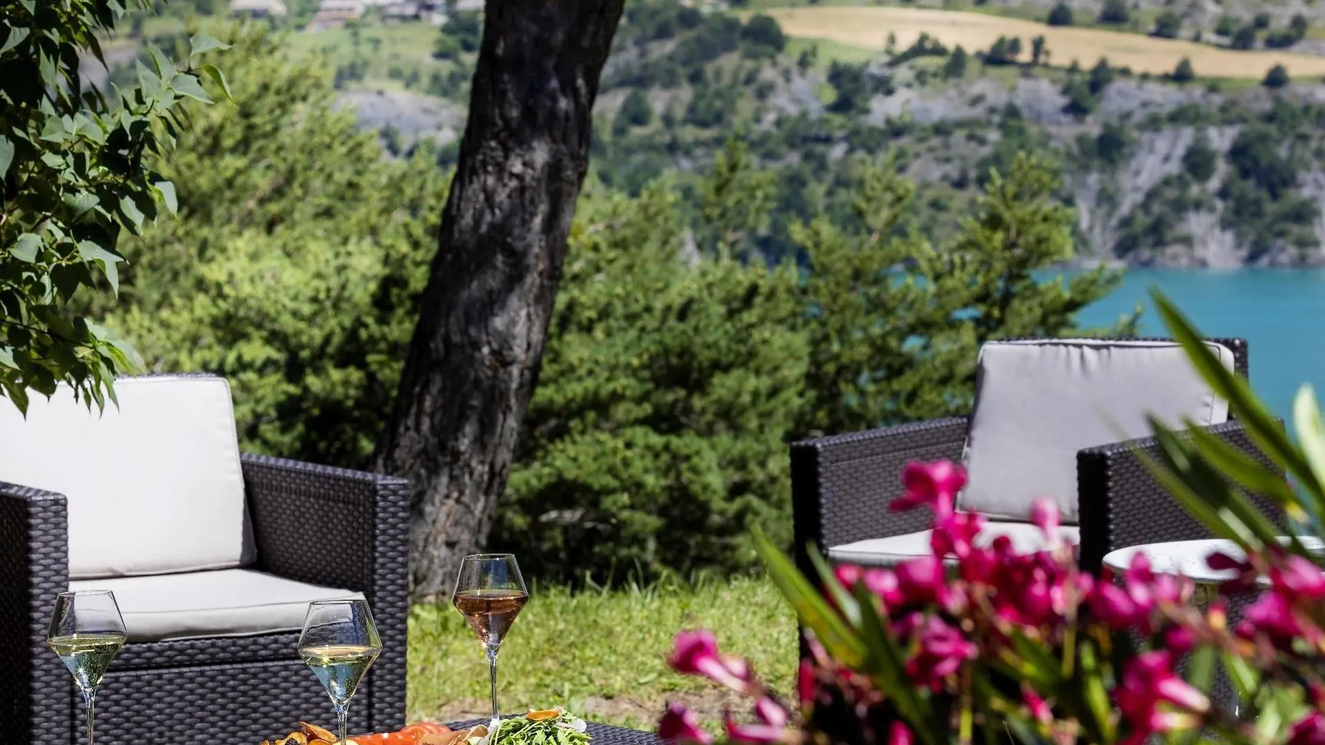 Logis Hotel Eden Lac Savines-le-Lac